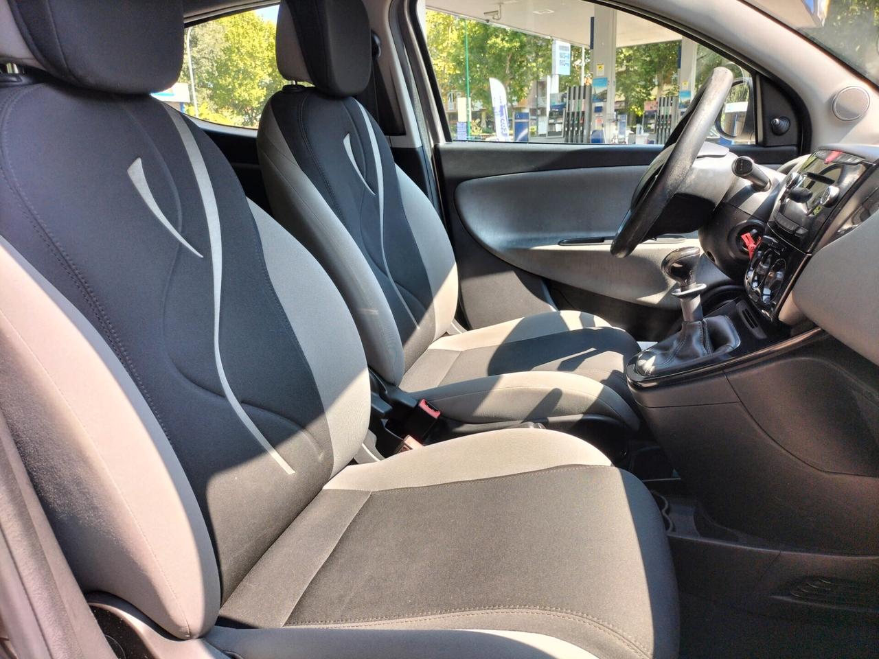 Lancia Ypsilon 1.2 69 CV 5 porte S&S Silver