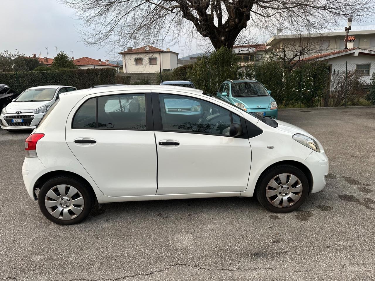 Toyota Yaris 1.0 5p. Now - 2011 - 109.000km Neop.