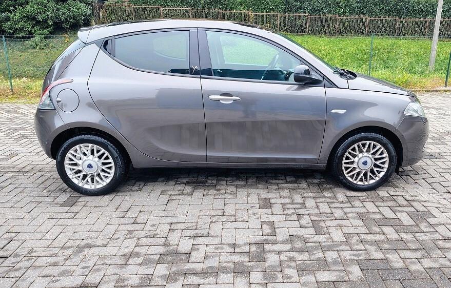 Lancia Ypsilon 0.9 BENZINA TWIN AIR 85 CV SILVER