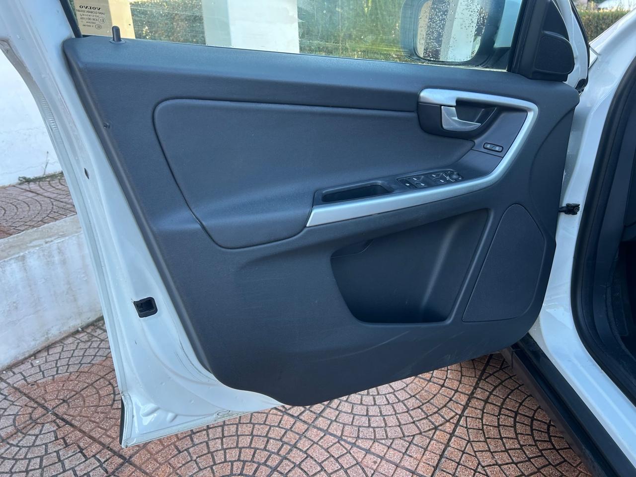 Volvo XC 60 XC60 D5 AWD Geartronic Momentum