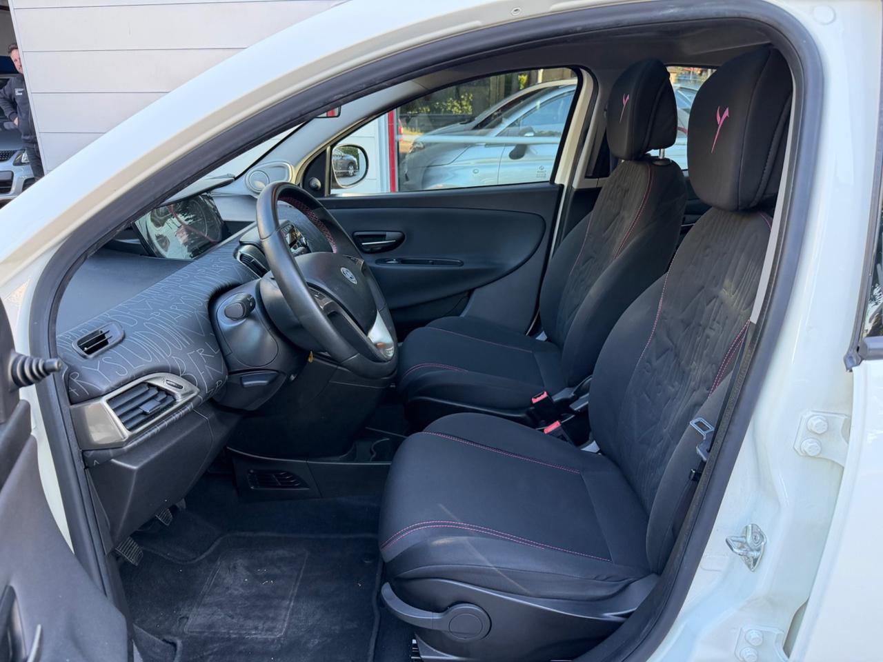 Lancia Ypsilon 1.2 benzina tetto panoramico apribile