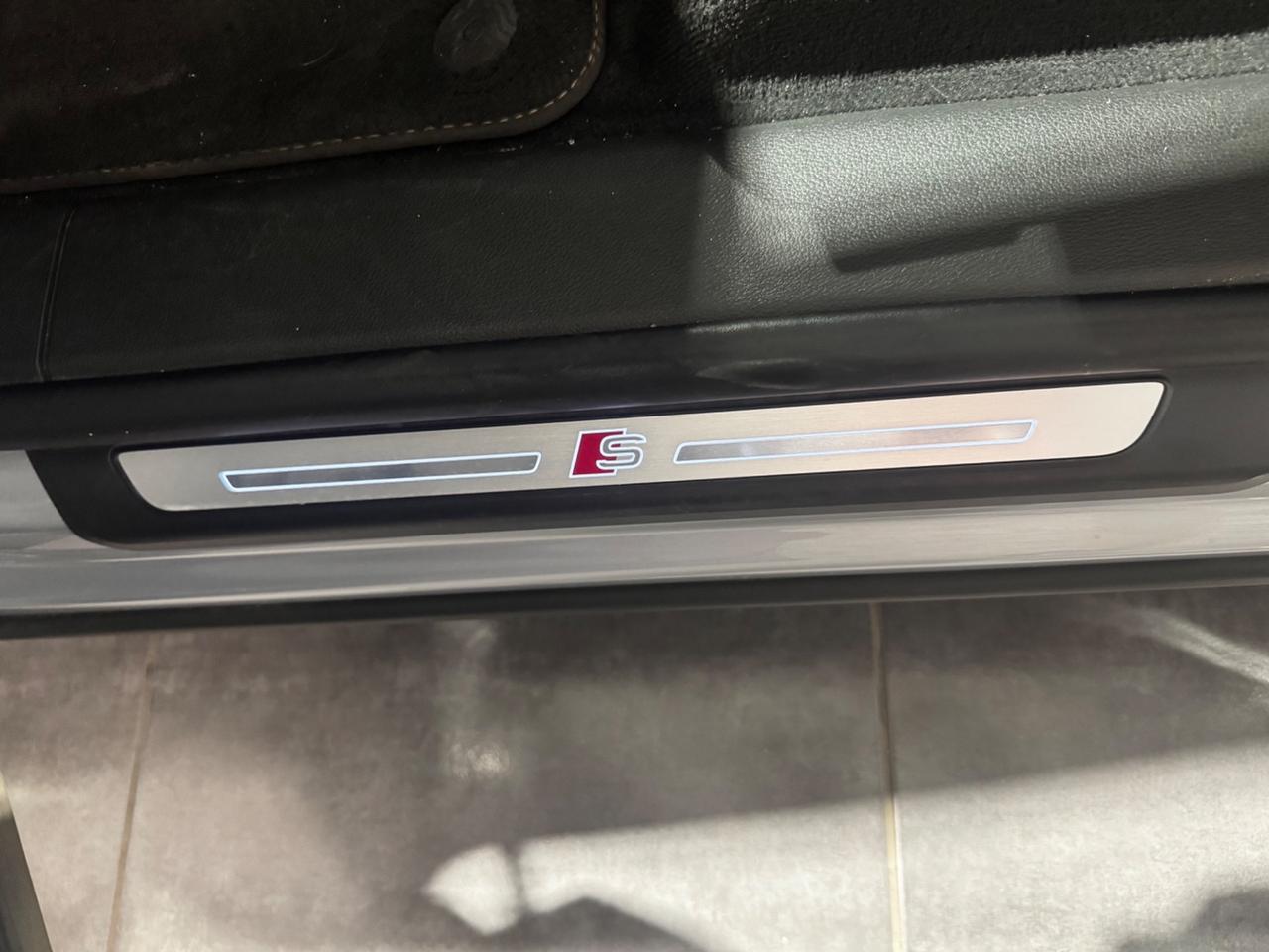 Audi Q8 SQ8 TDI quattro tiptronic sport attitude