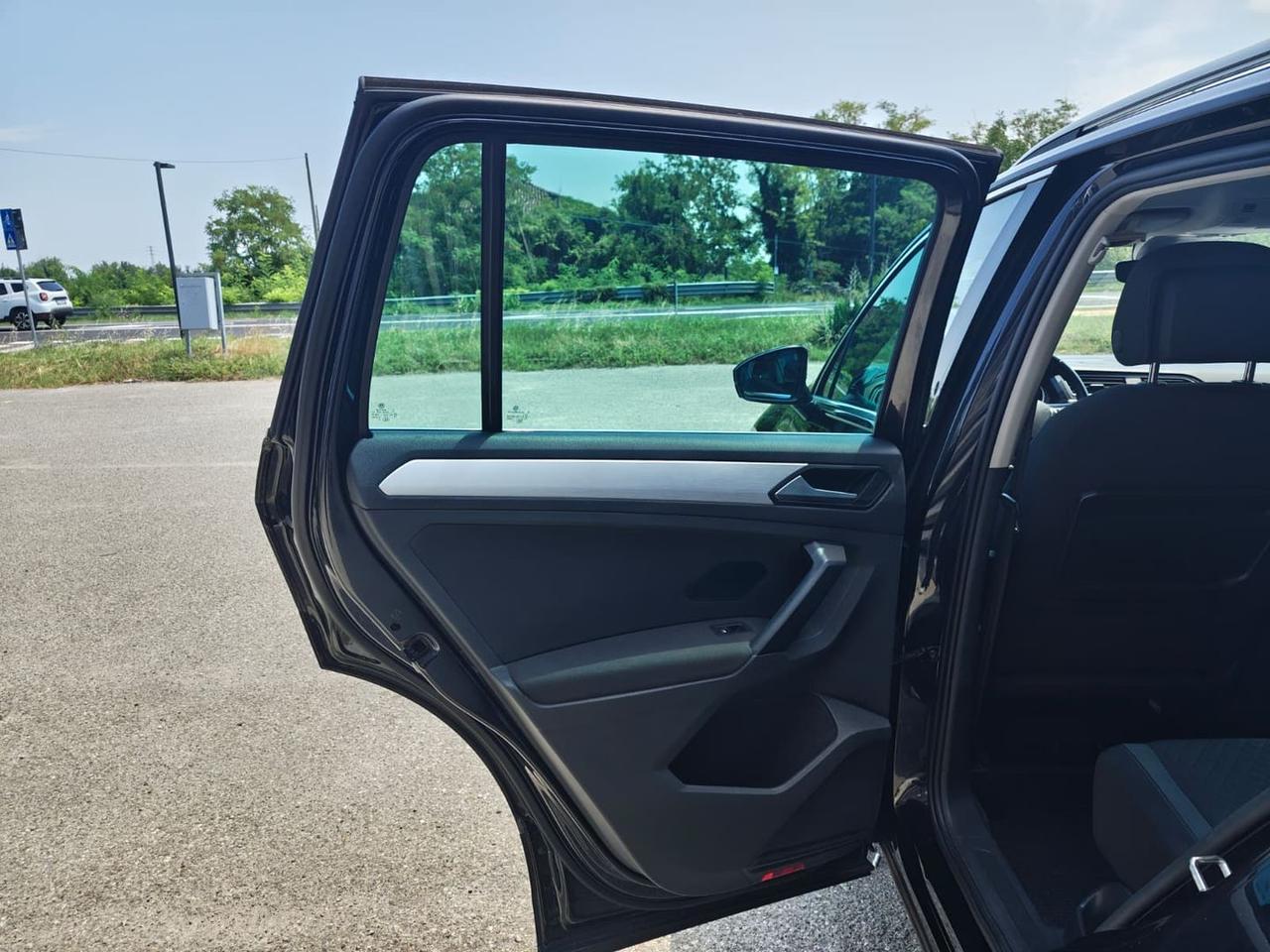 Volkswagen Tiguan Business 1.6 TDI #11814