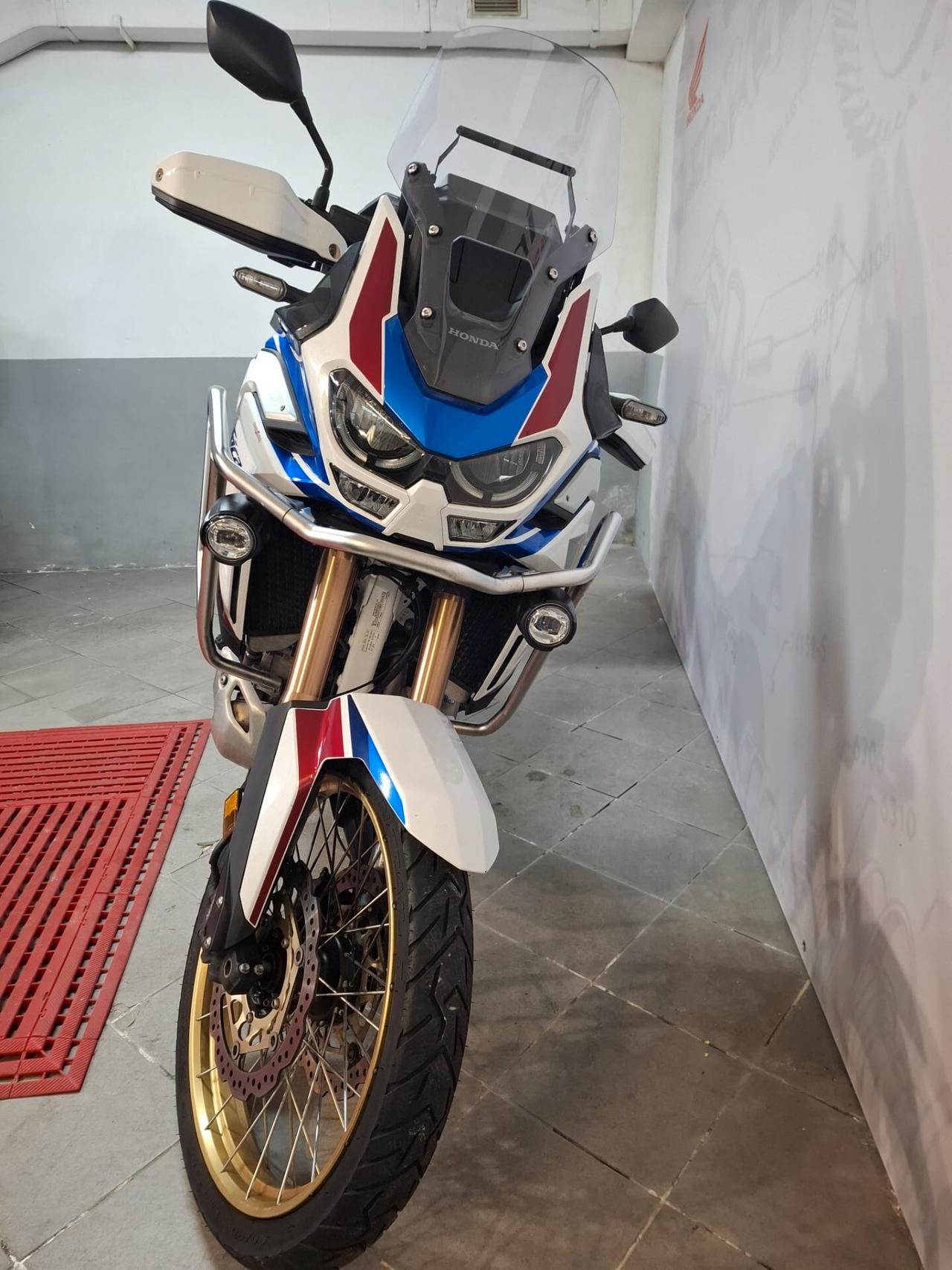 Honda CRF1100L Africa Twin adventure sports con kit urban