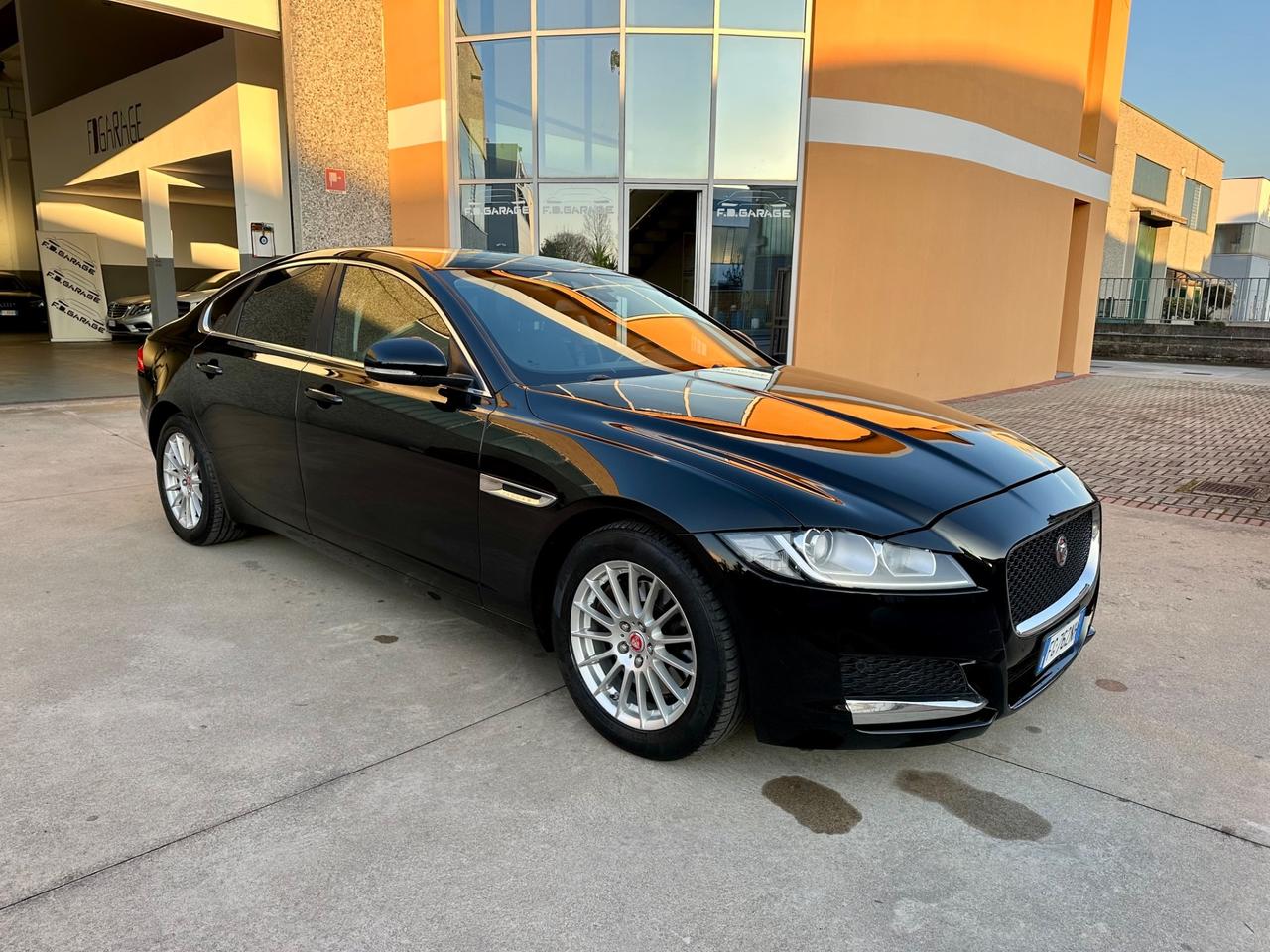 Jaguar XF 2.0 D 180 CV aut. Pure