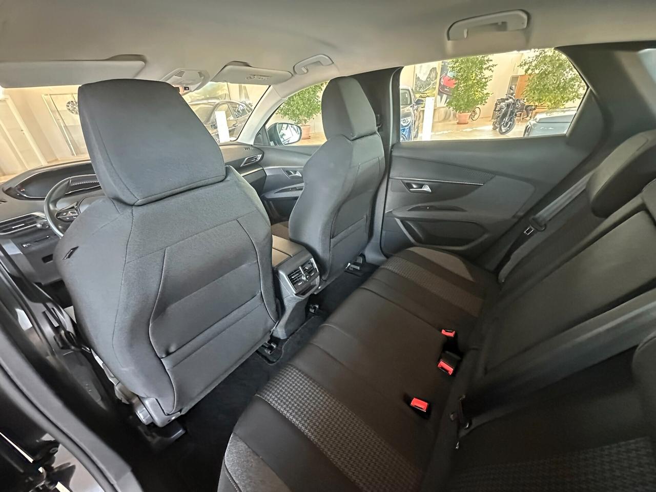 Peugeot 3008 BlueHDi 130 S&S EAT8 Active Business