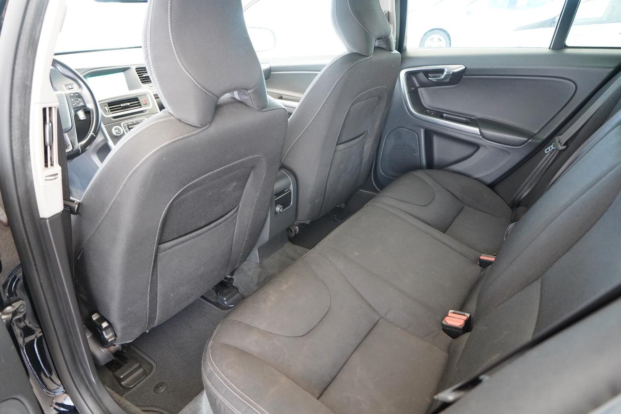 Volvo V60 D2 1.6 Powershift Kinetic