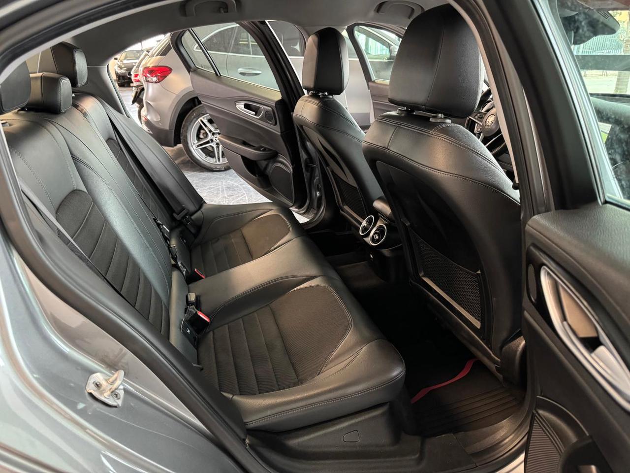 Alfa Romeo Giulia 2.2 T Diesel At8 180cv Super Navi Paddle Full