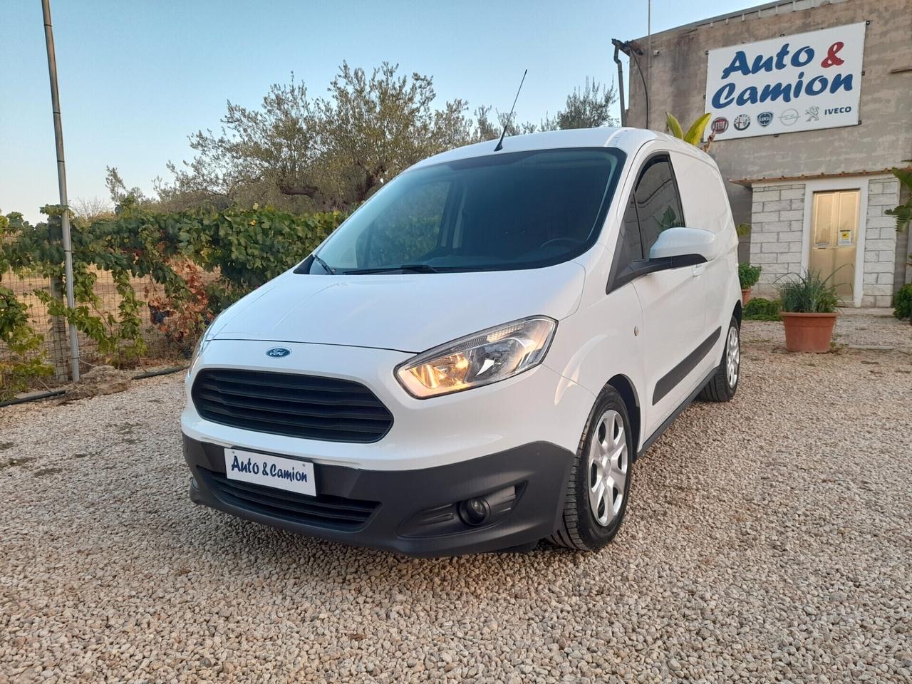 Ford Transit Courier 1.5 TDCi 75CV Van Entry