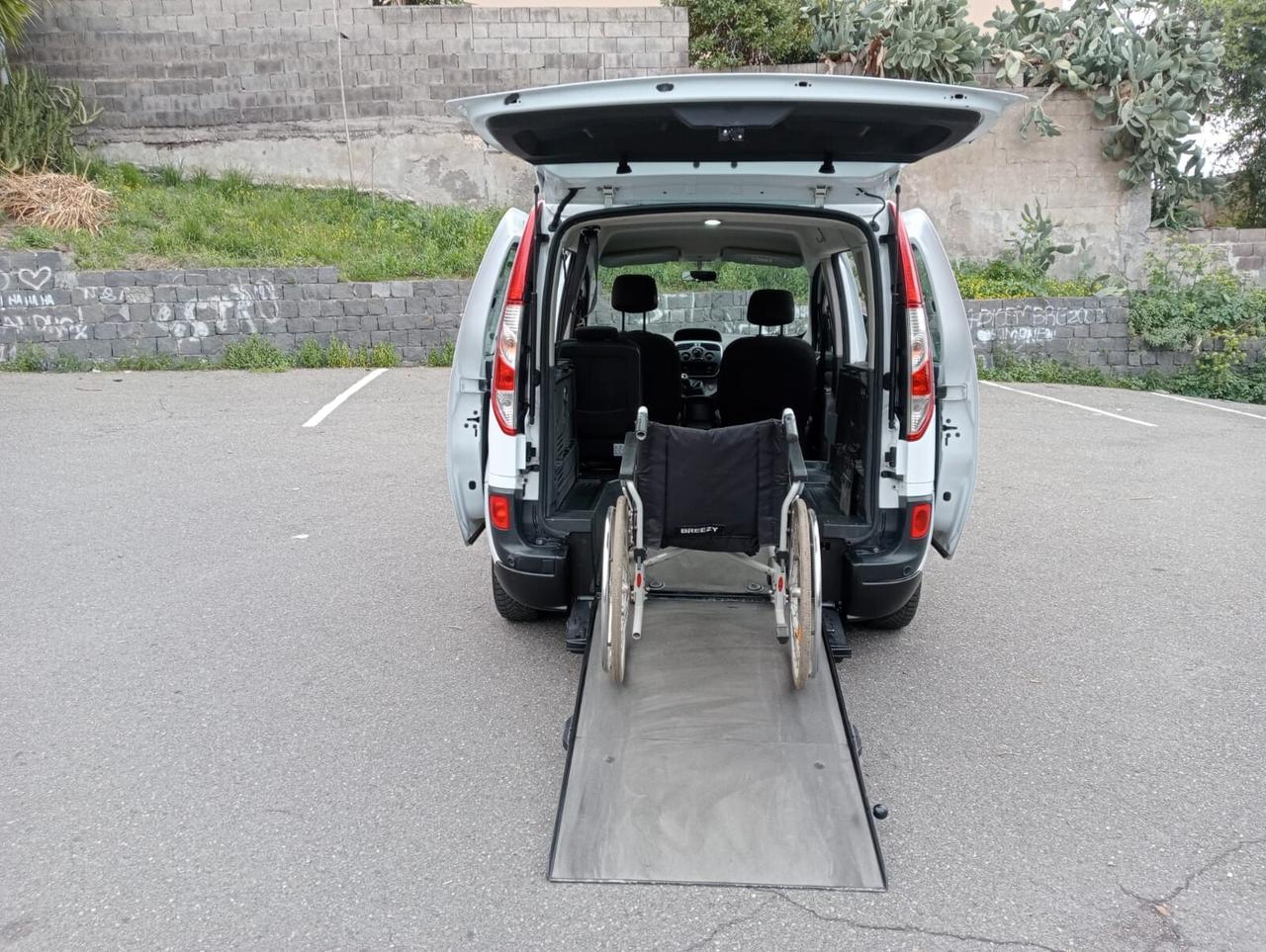 Renault Kangoo ribassato rampa disabili