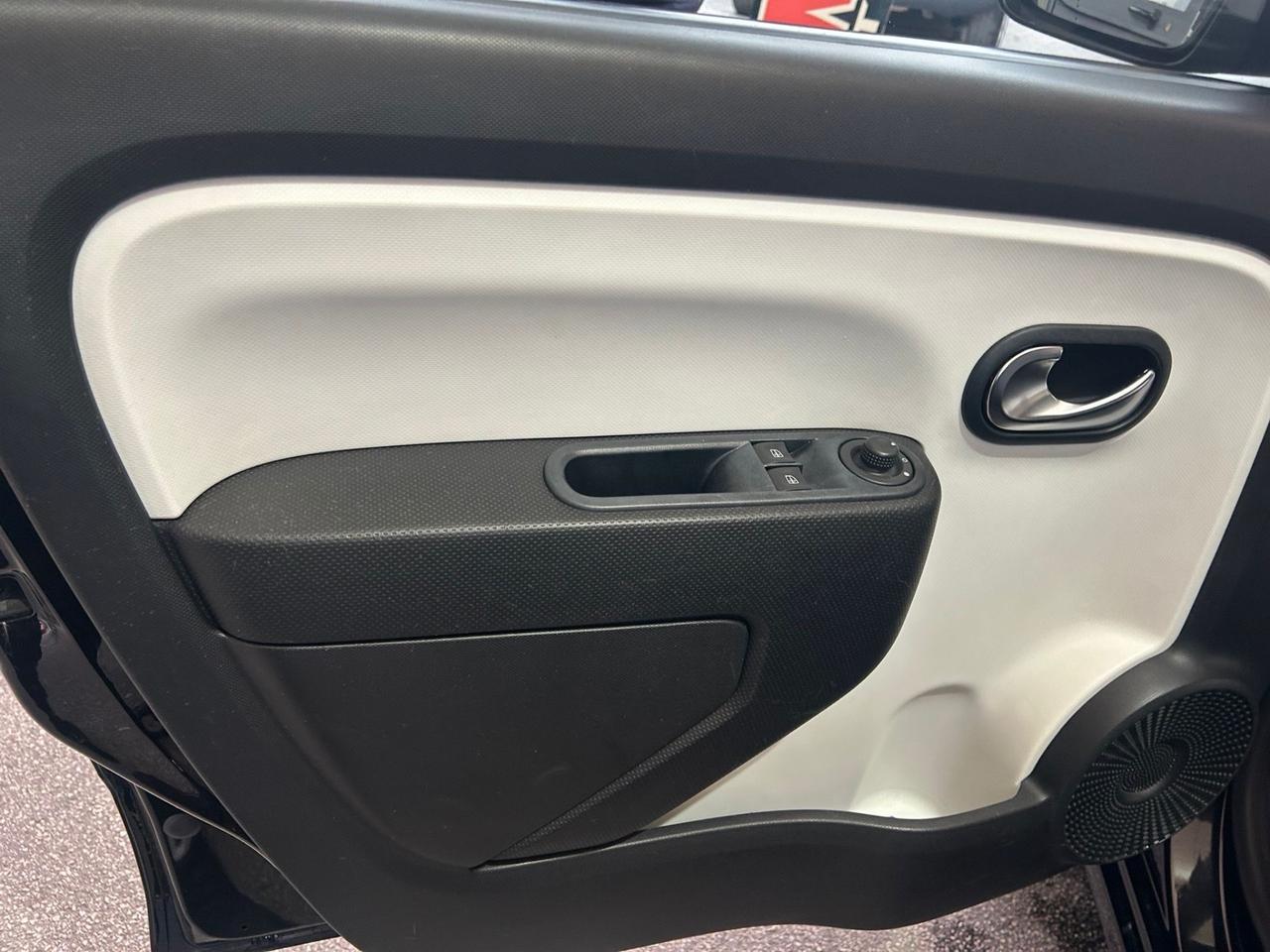 Renault Twingo SCe Stop&Start La Parisienne