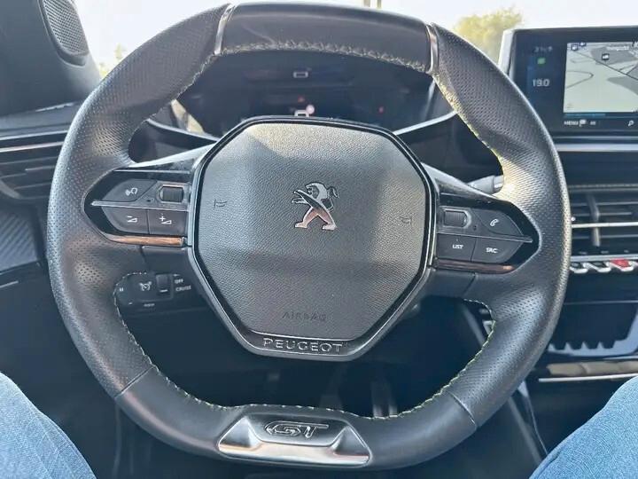 Peugeot 2008 PureTech 130 S&S GT
