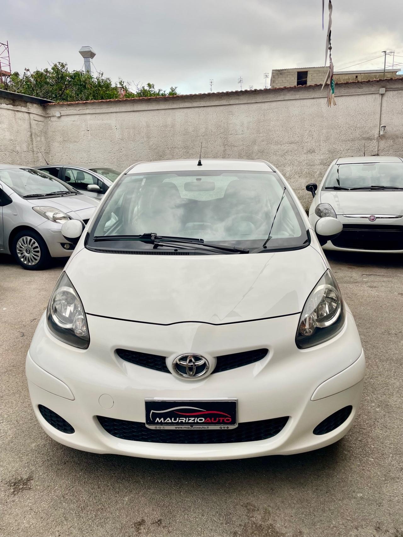 Toyota Aygo 1.0 12V VVT-i 5 porte Sol Connect navigatore