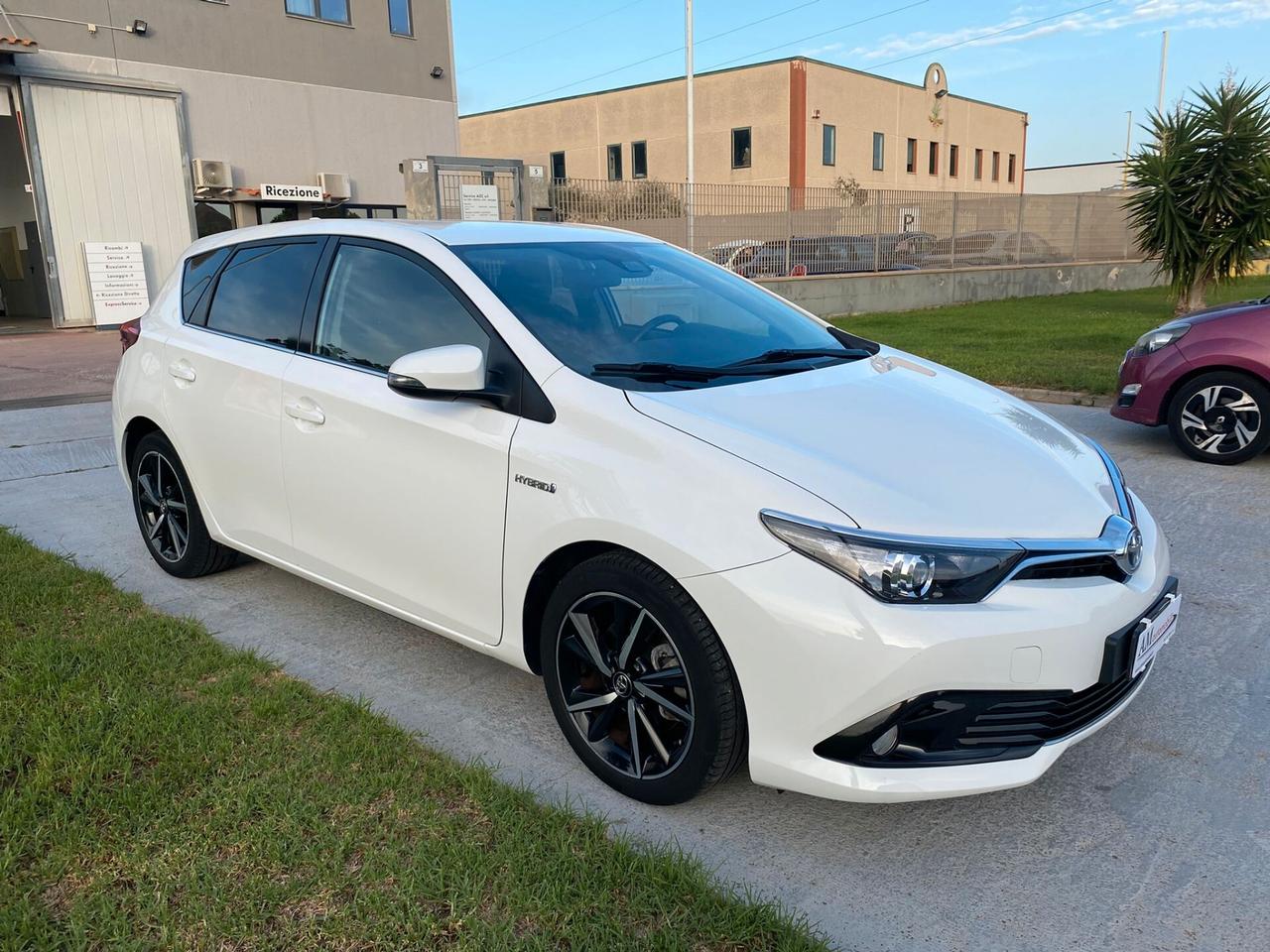 Toyota Auris 1.8 Hybrid Lounge *45.700 km