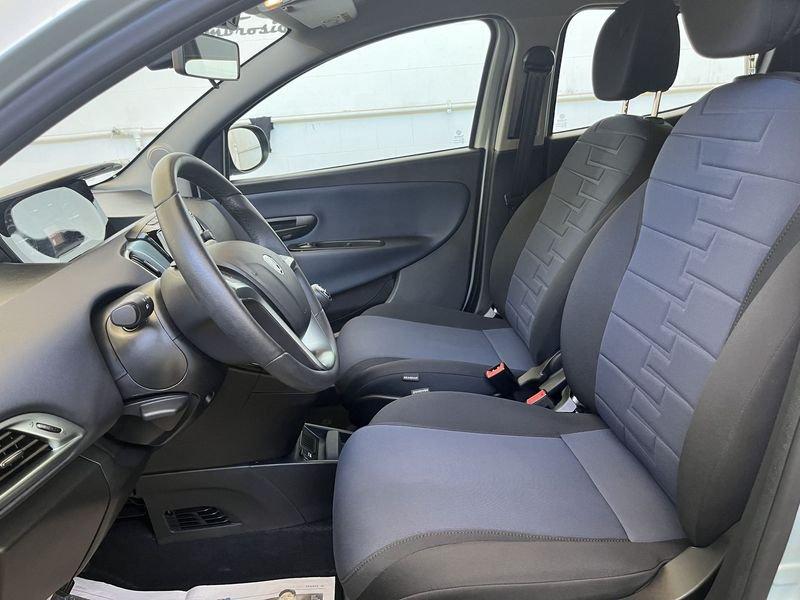 Lancia Ypsilon 1.0 FireFly 5 porte S&S Hybrid Platino TUA DA 159,00 al mese