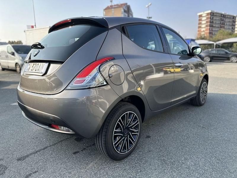 Lancia Ypsilon 1.0 FireFly 5 porte S&S Hybrid Oro