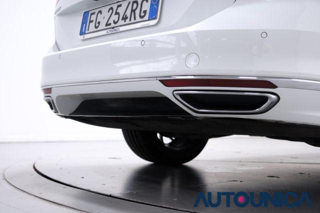 VOLKSWAGEN Passat Variant 1.6 TDI SCR DSG R-LINE BMT