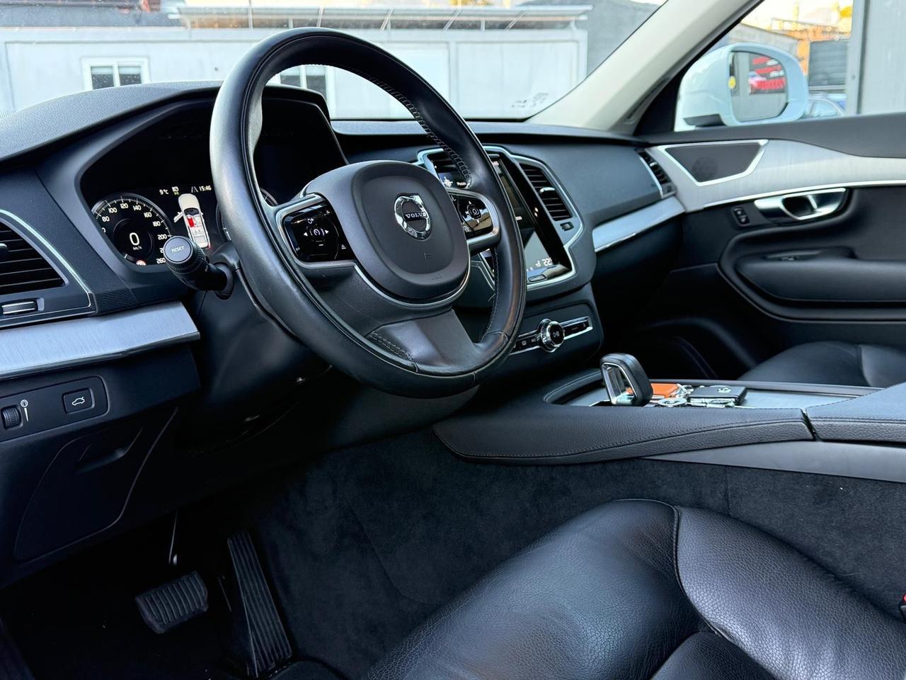 VOLVO XC90 MOMENTUM AWD IVA ESPOSTA