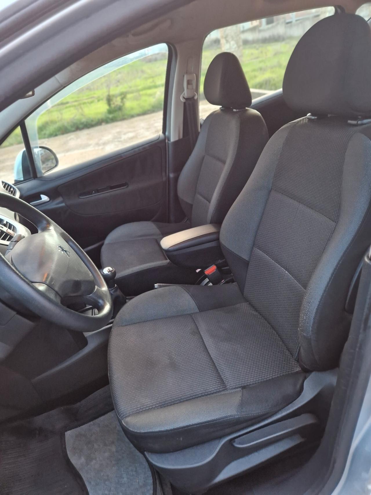 Peugeot 207 1.6 8V HDi 93CV SW Active