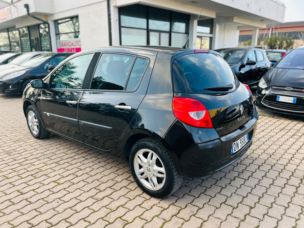 Renault Clio 1.2 16V 5 porte Le Iene