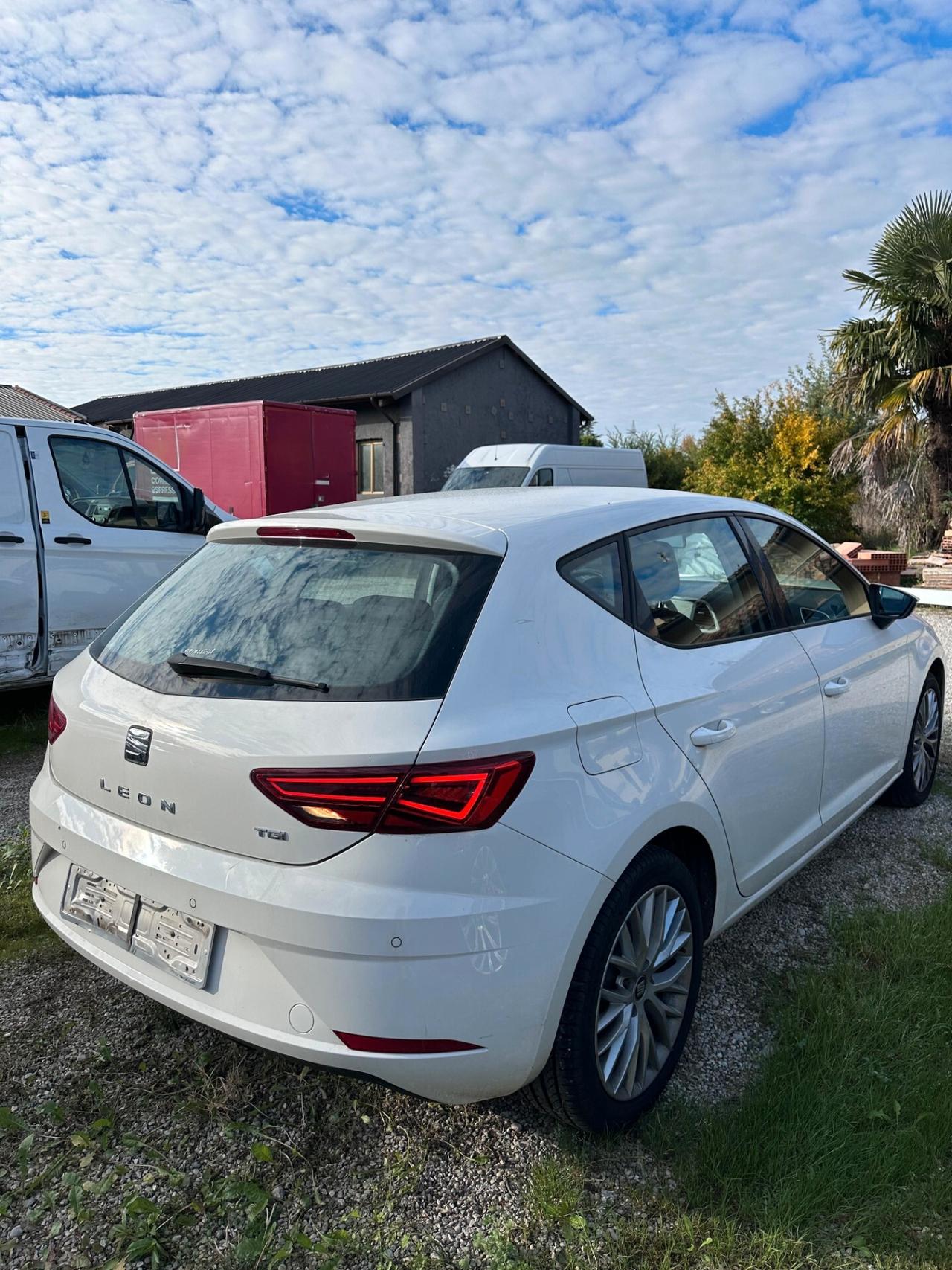 Seat Leon 1.5 TGI DSG 5p. Business INCIDENTATA