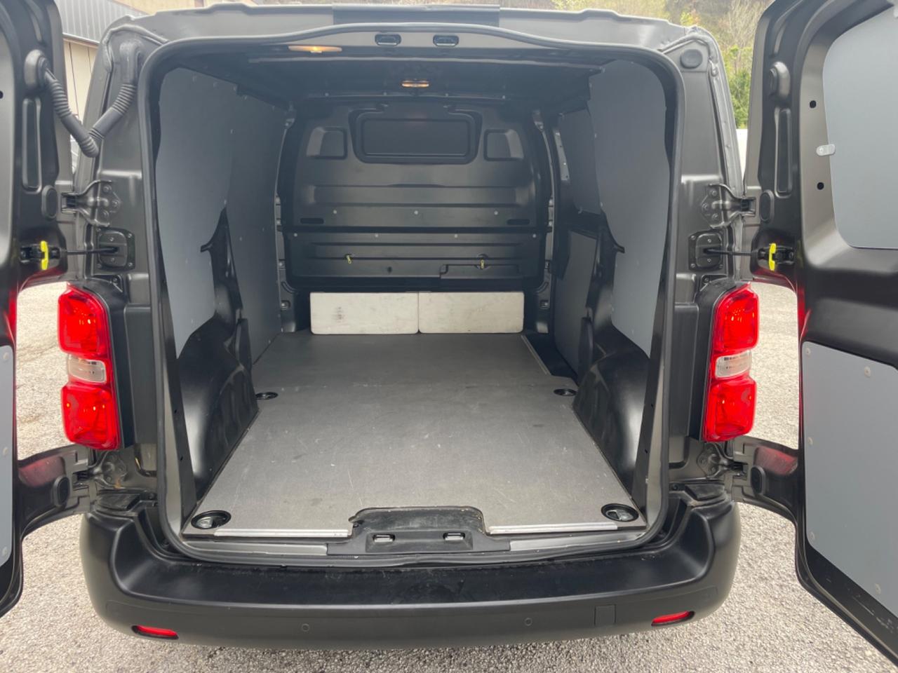 Peugeot EXPERT BLUEHDI 120 SES PL-TN FURGONE PREMIUM STANDARD (88 KW)