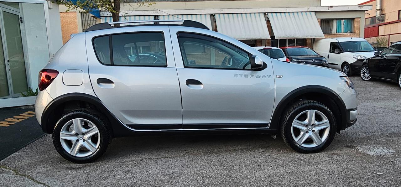 Dacia Sandero 0.9 TCe 90CV Lauréate Solo 64000 KM