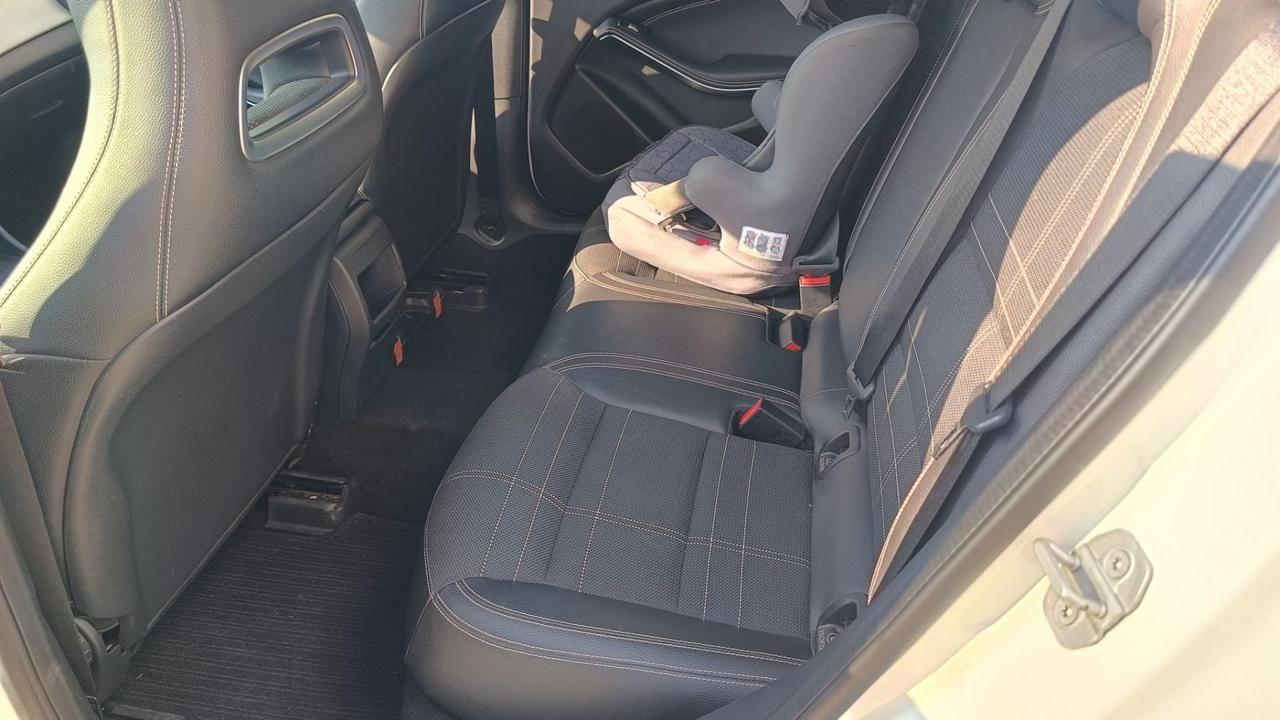 MERCEDES-BENZ GLA 200 d Automatic Business