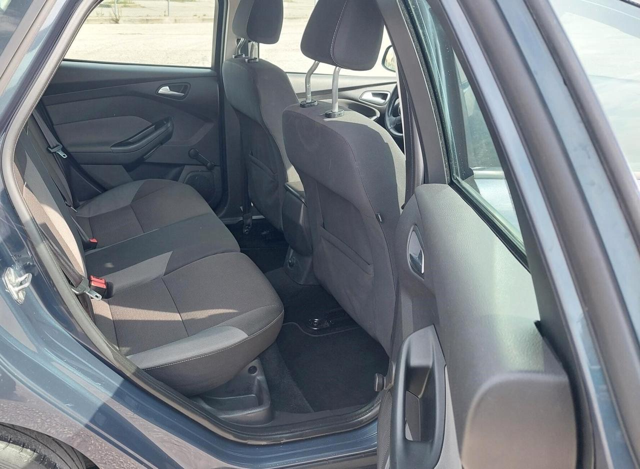 CONSUMI RIDOTTI -FORD FOCUS 1.6 -POCHI CHILOMETRI
