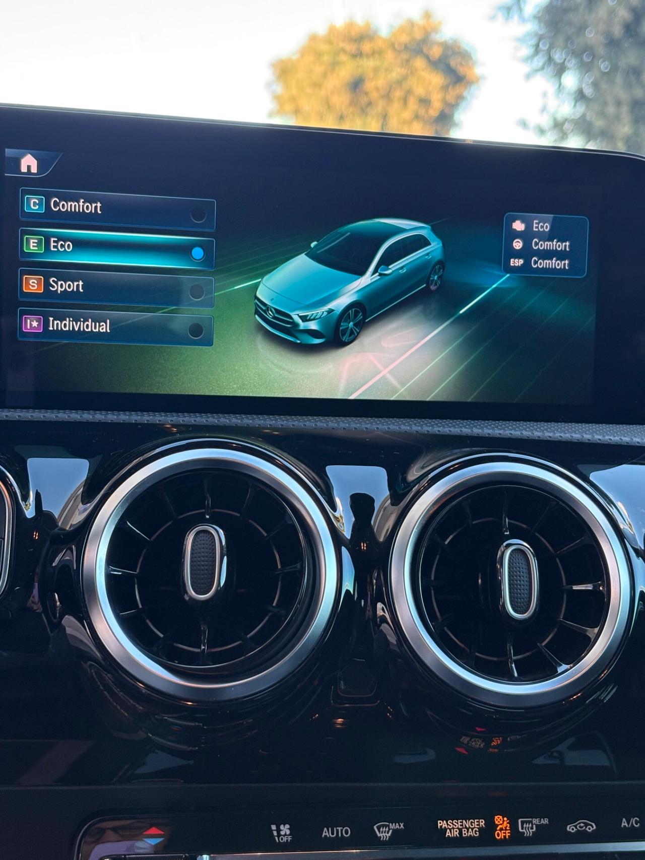 Mercedes-benz A 180 d Premium auto AMG con NAVI,TELECAMERA,VIRTUAL COCKPIT,APPLE CARPLAY,FULL LED,VETRI OSCURATI,TESSUTO