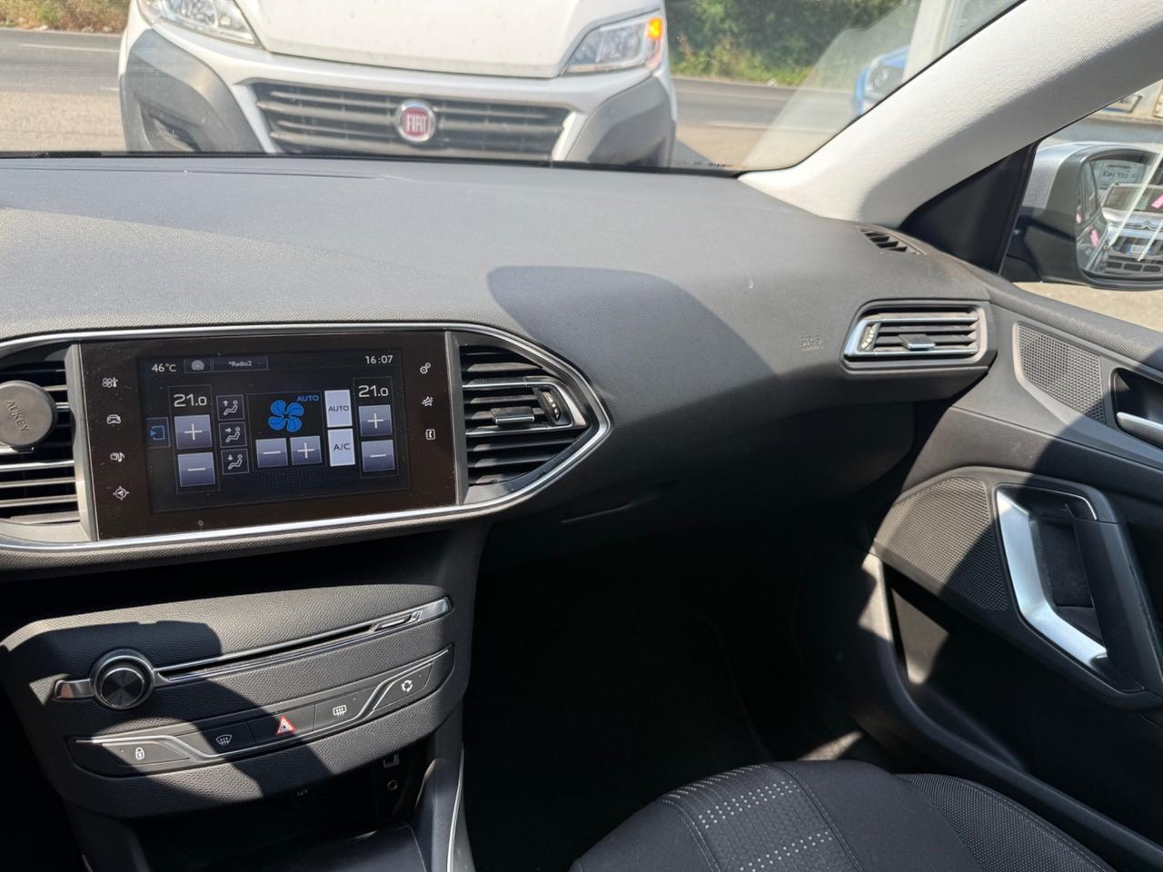 Peugeot 308 BlueHDi 120 S&S SW Allure