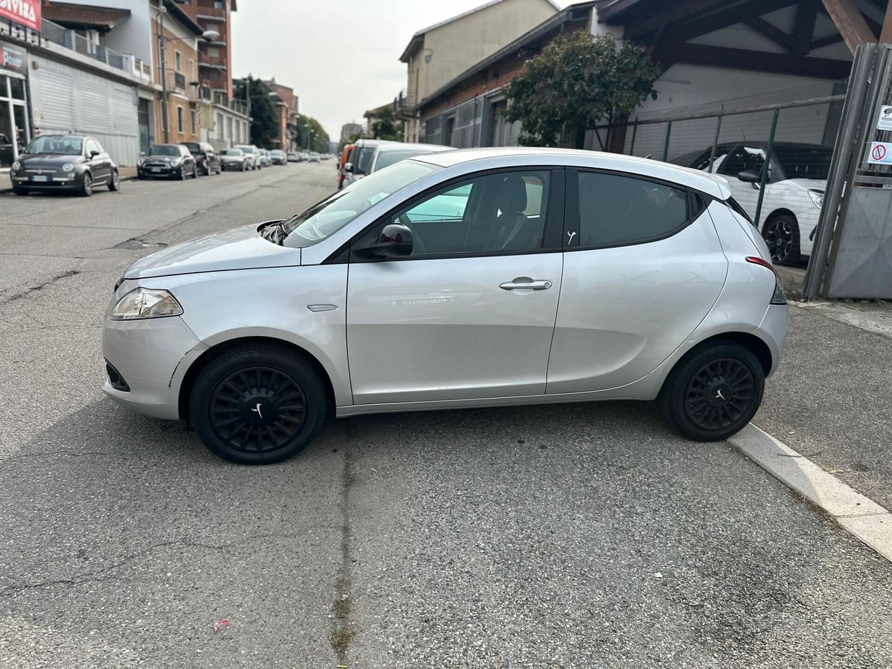 Lancia Ypsilon 1.2 69 CV 5 porte Elefantino
