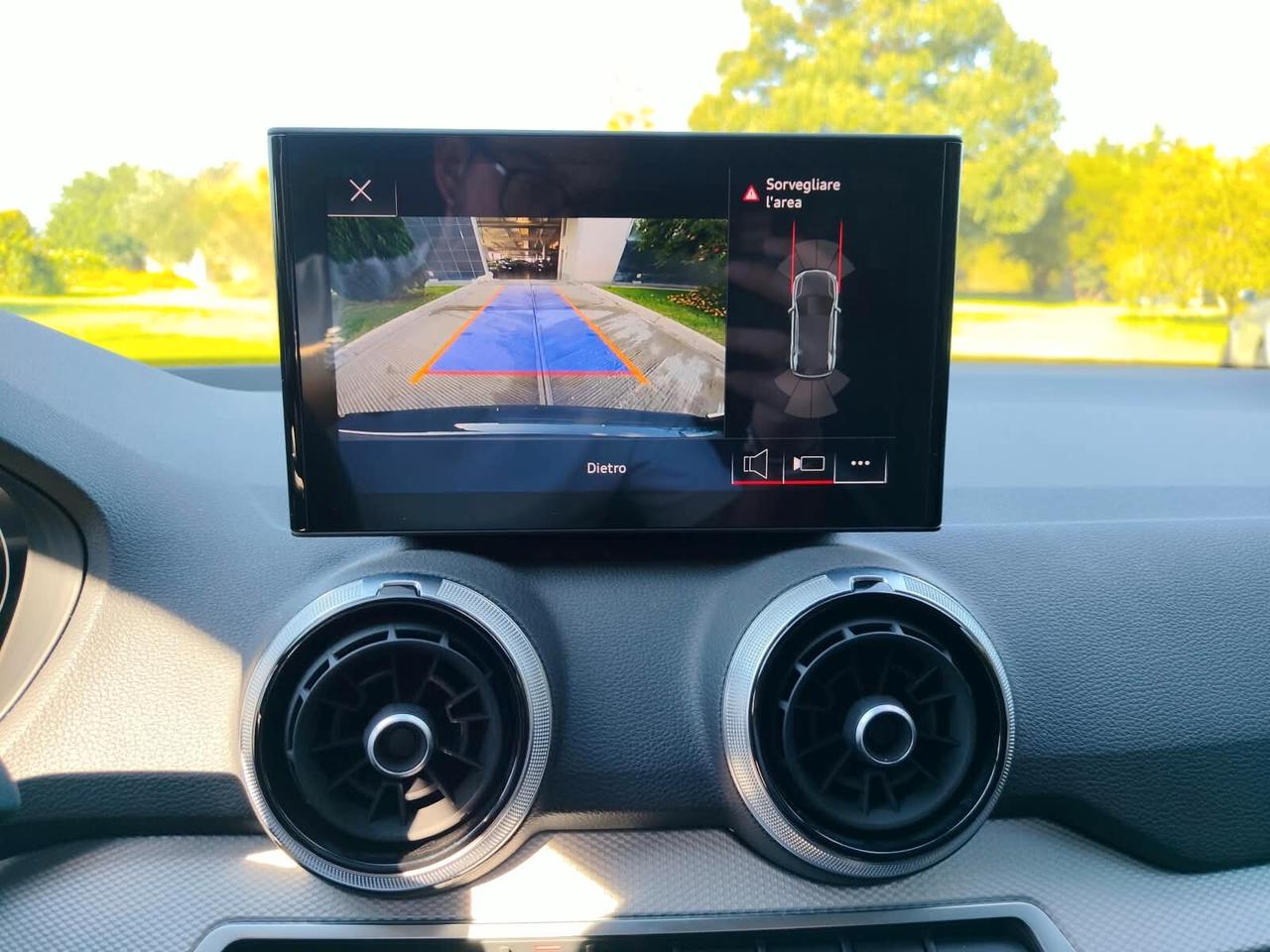 Audi Q2 30 TFSI Business Advanced