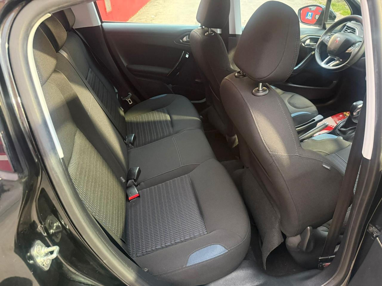 Peugeot 208 1.2 82cv Allure - 2013