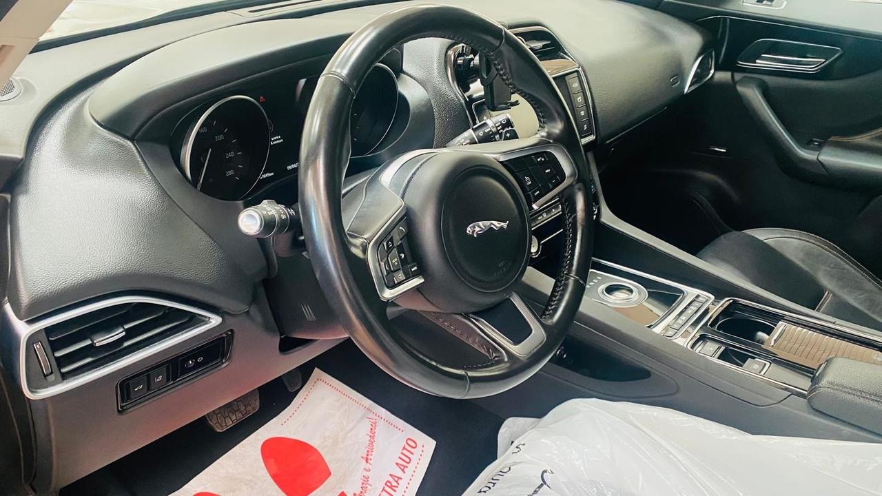 Jaguar F-Pace 2.0 D 180 CV AWD Prestige