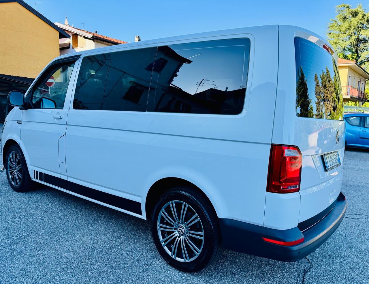 Volkswagen Transporter 2.0 TDI Van 6 Posti