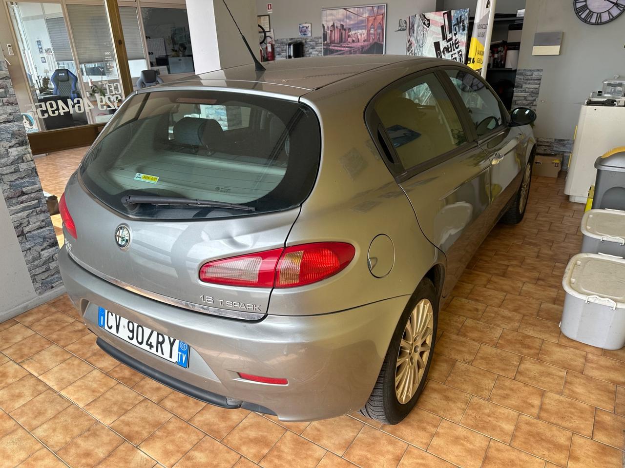 Alfa Romeo 147 1.6benz. +Gpl 5p. Distinctive