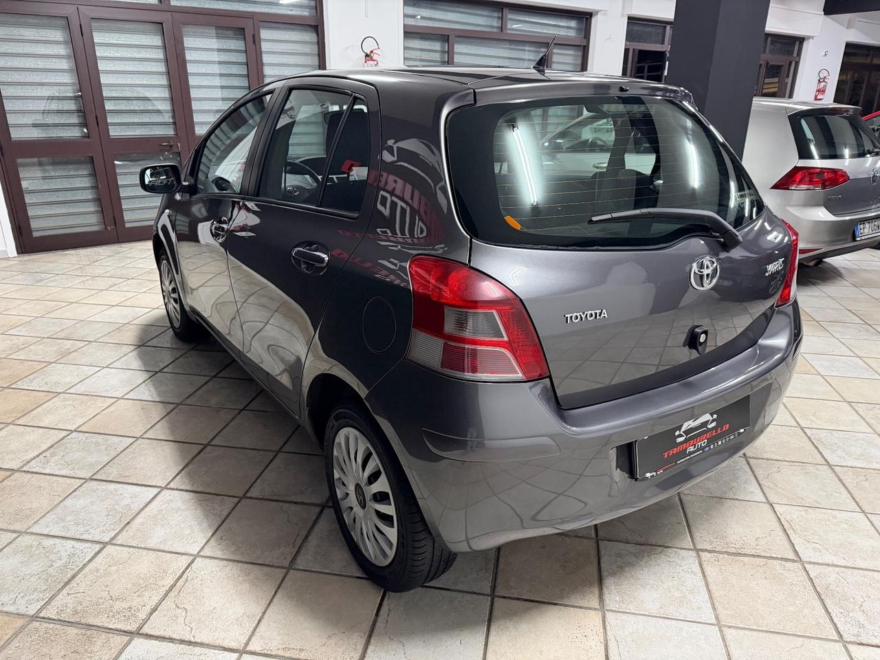 TOYOTA Yaris 1.0i (69) 5p. Sol 2010