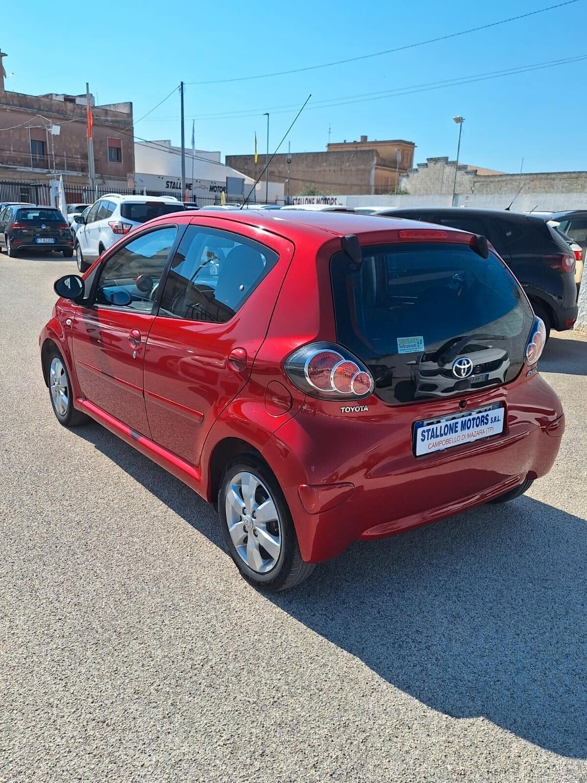 Toyota Aygo 1.0 12V VVT-i 5 porte Sol Red Edition