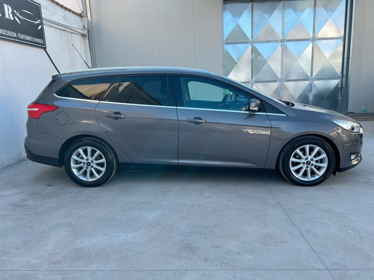 FORD FOCUS 1.5 TDCi 120 CV SW 2015!!! FULL OPTIONAL!!!