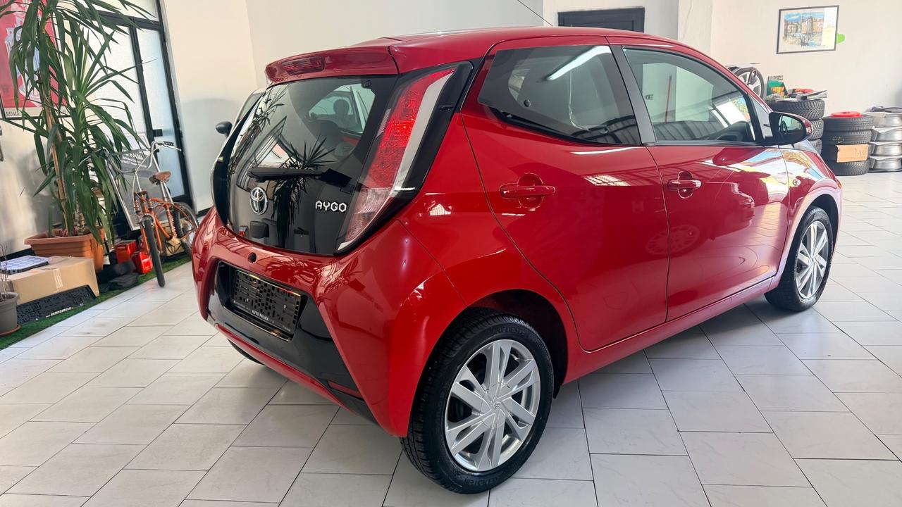 Toyota Aygo 1.0 VVT-i 69 CV 5 porte x-play automatica