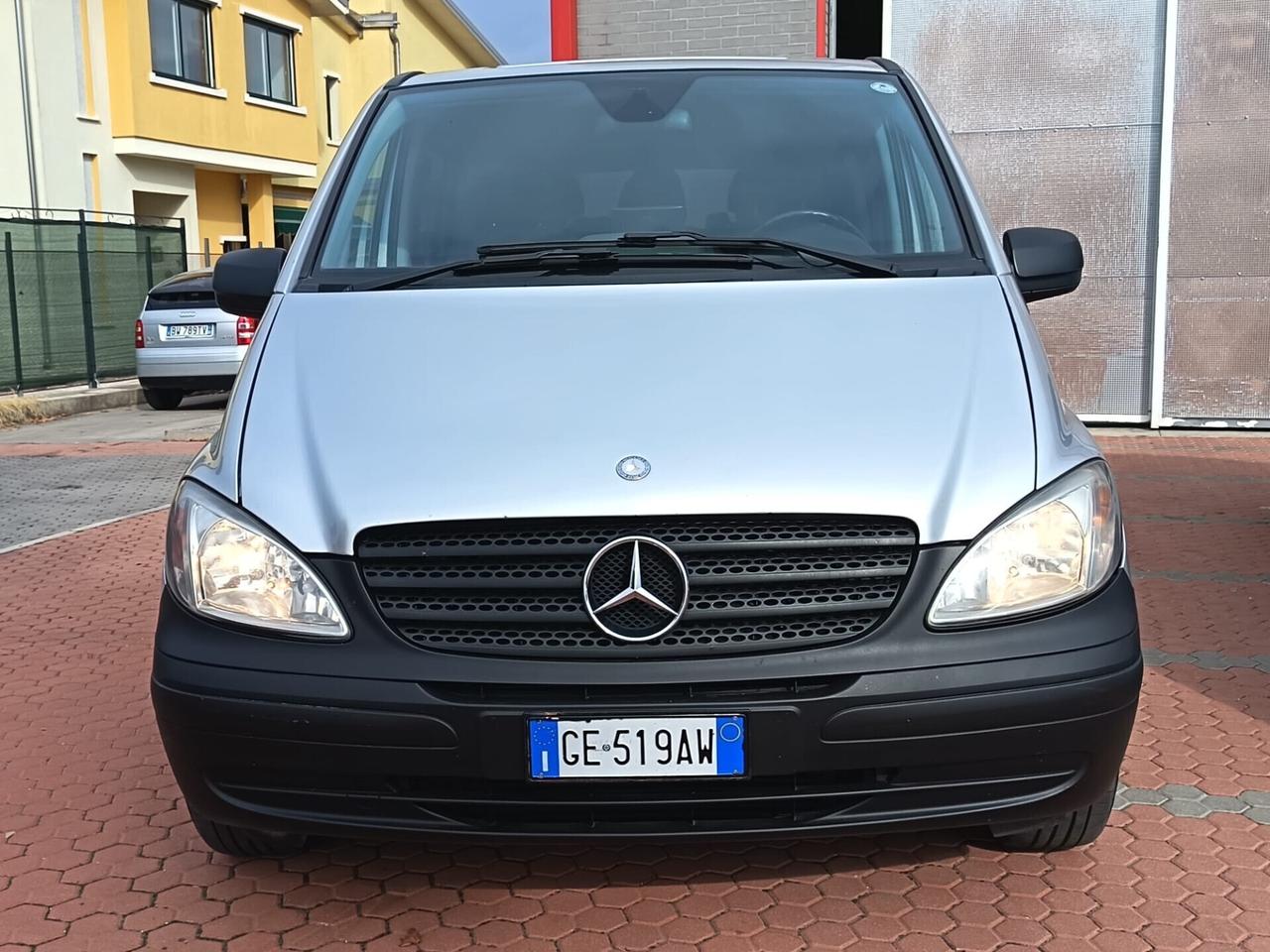 Mercedes Vito 111 cdi compact 8 sedili e gancio traino