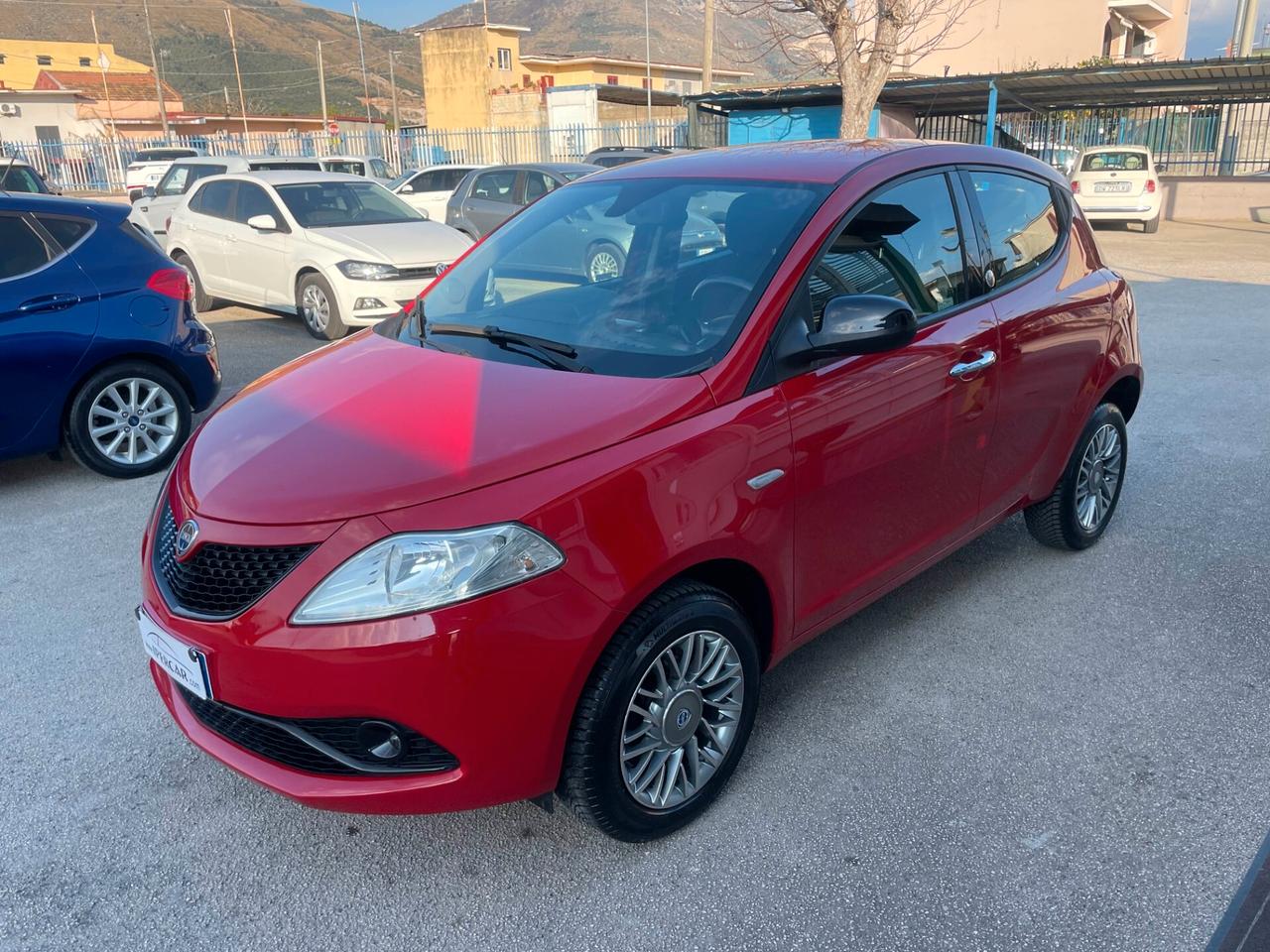 Lancia Ypsilon 0.9 TwinAir 85 CV 5 porte Metano Ecochic Platinum