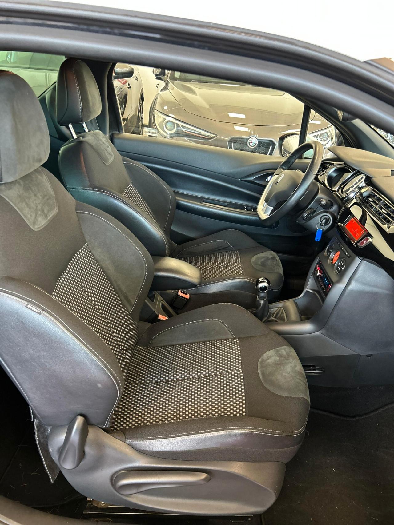Ds DS3 3 1.4 VTi 95 Just Black