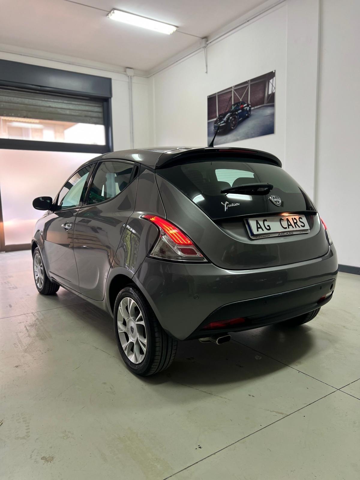 Lancia Ypsilon 1.2 69 CV 5 porte S&S Platinum