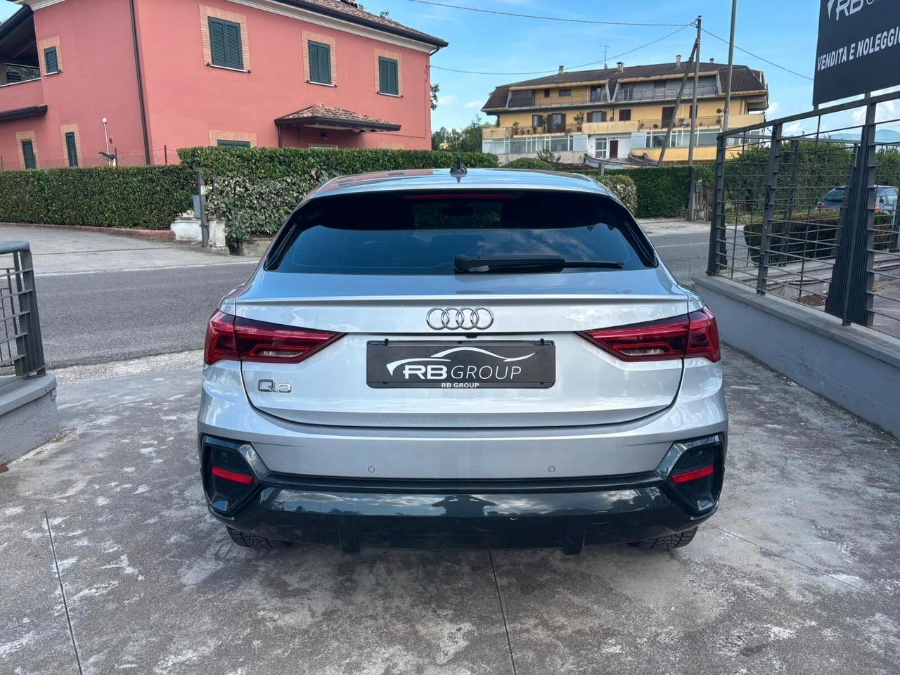 Audi Q3 35 TFSI Business Advanced