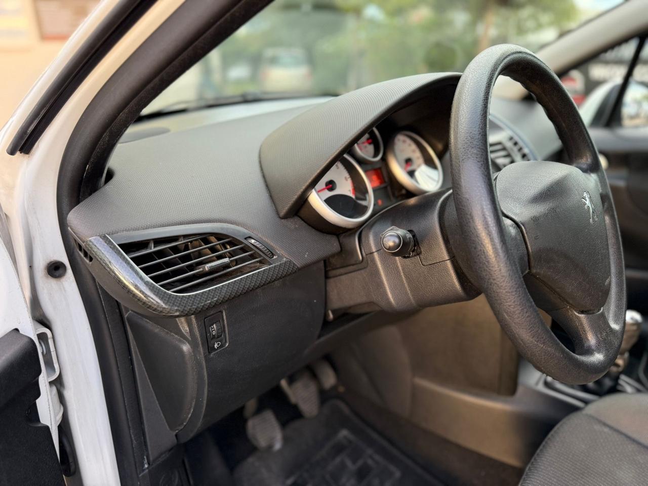 Peugeot 207 1.4 VTi 95CV 5p. Millesim 200