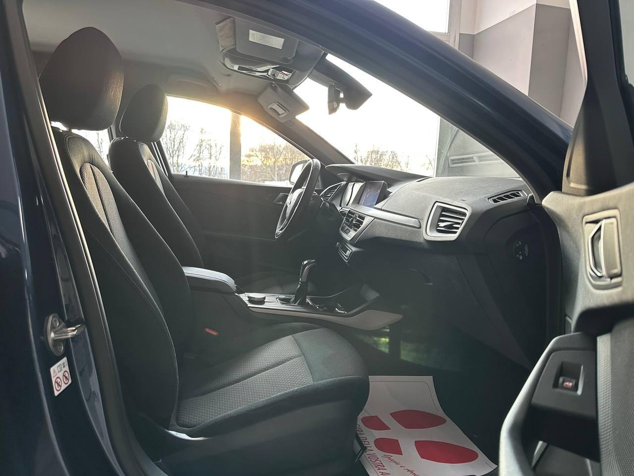 BMW - Serie 1 F40 116d Sport