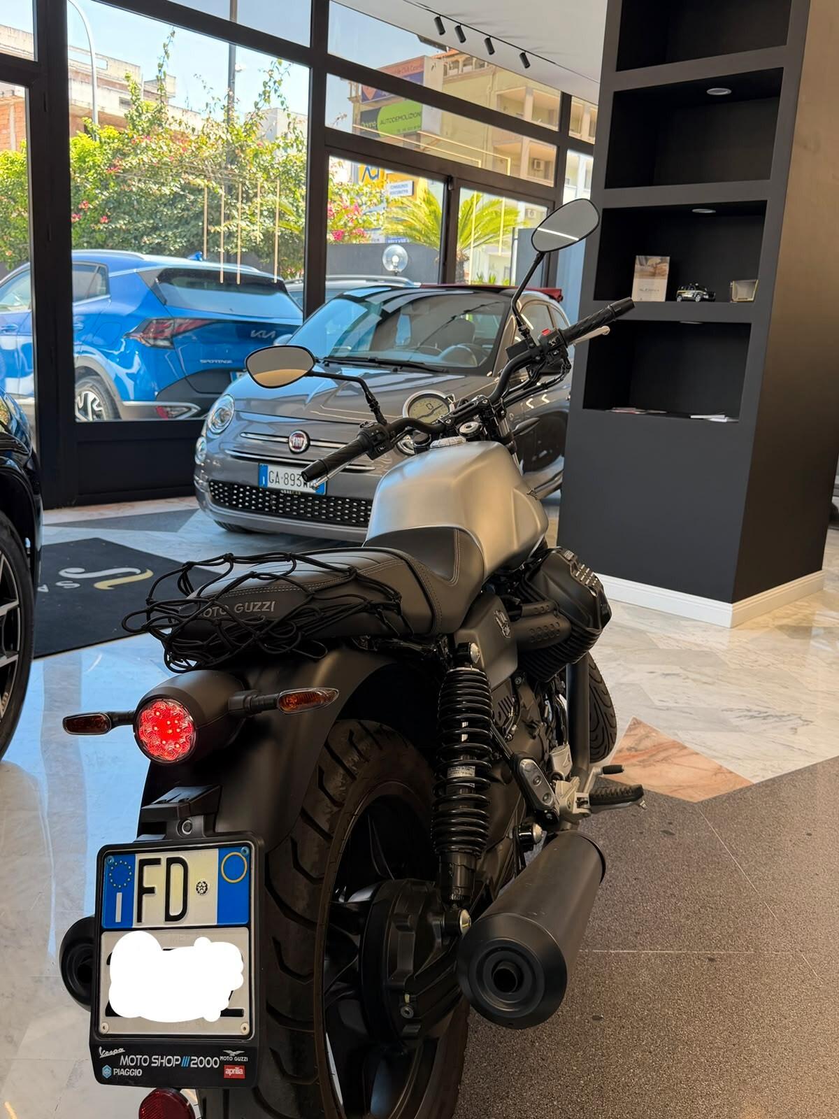 Moto Guzzi V7 exclusive 2023