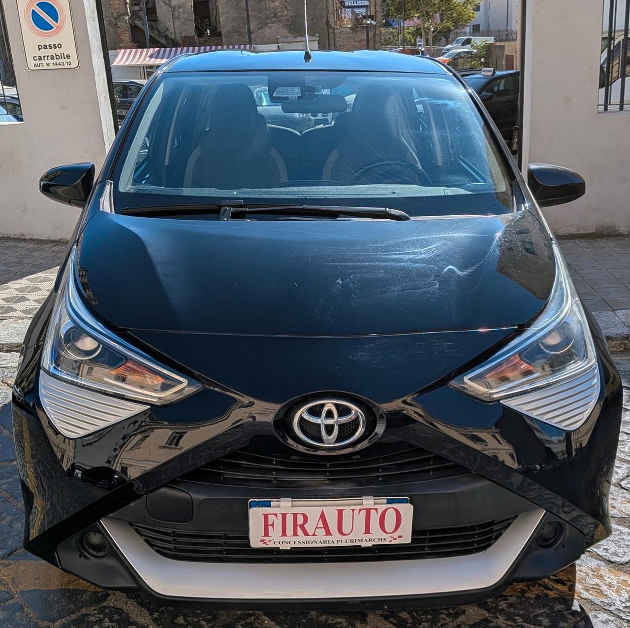 Toyota Aygo Connect 1.0 VVT-i 72 CV 5 porte x-clusiv